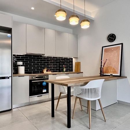 Chic Getaway Near Stavros Niarchos Apartment Athena Bagian luar foto