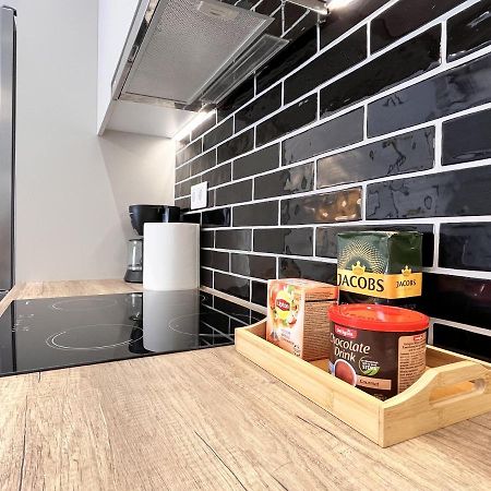 Chic Getaway Near Stavros Niarchos Apartment Athena Bagian luar foto