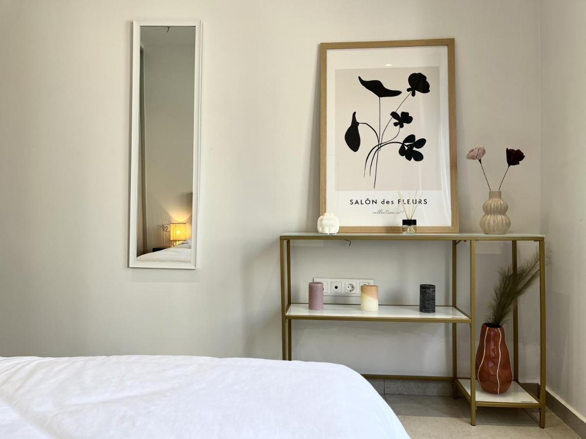Chic Getaway Near Stavros Niarchos Apartment Athena Bagian luar foto