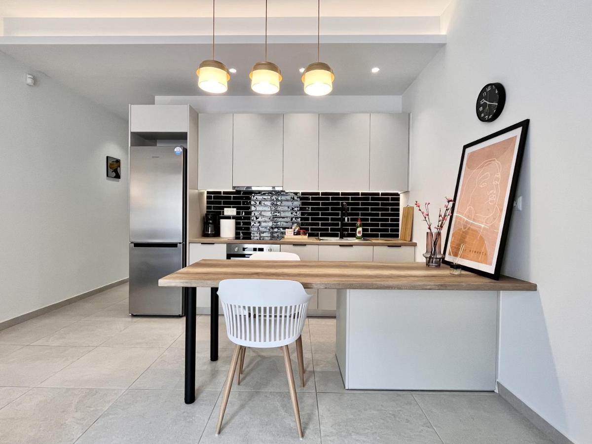 Chic Getaway Near Stavros Niarchos Apartment Athena Bagian luar foto