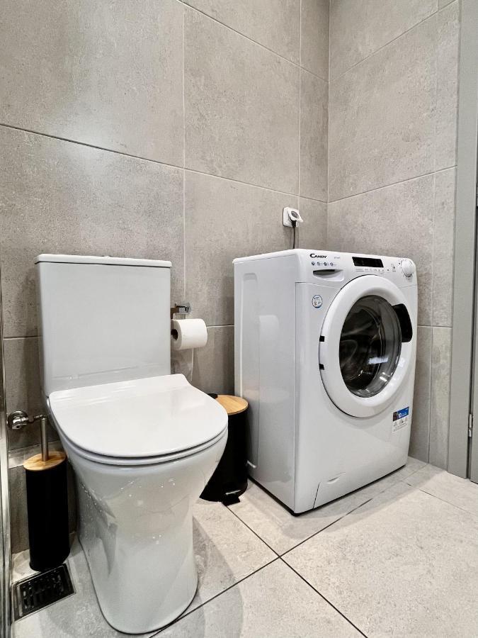Chic Getaway Near Stavros Niarchos Apartment Athena Bagian luar foto