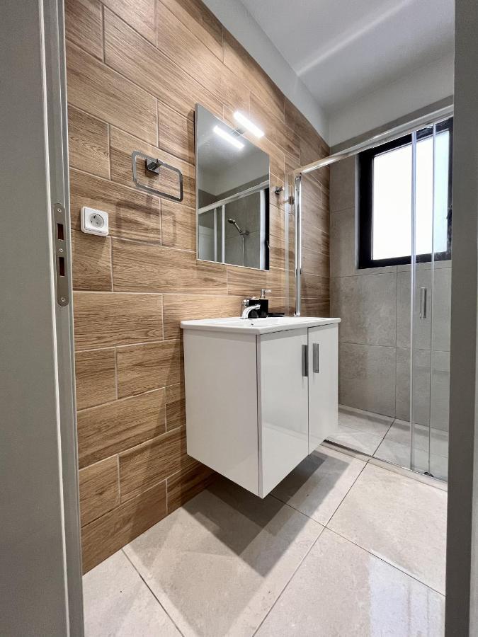 Chic Getaway Near Stavros Niarchos Apartment Athena Bagian luar foto